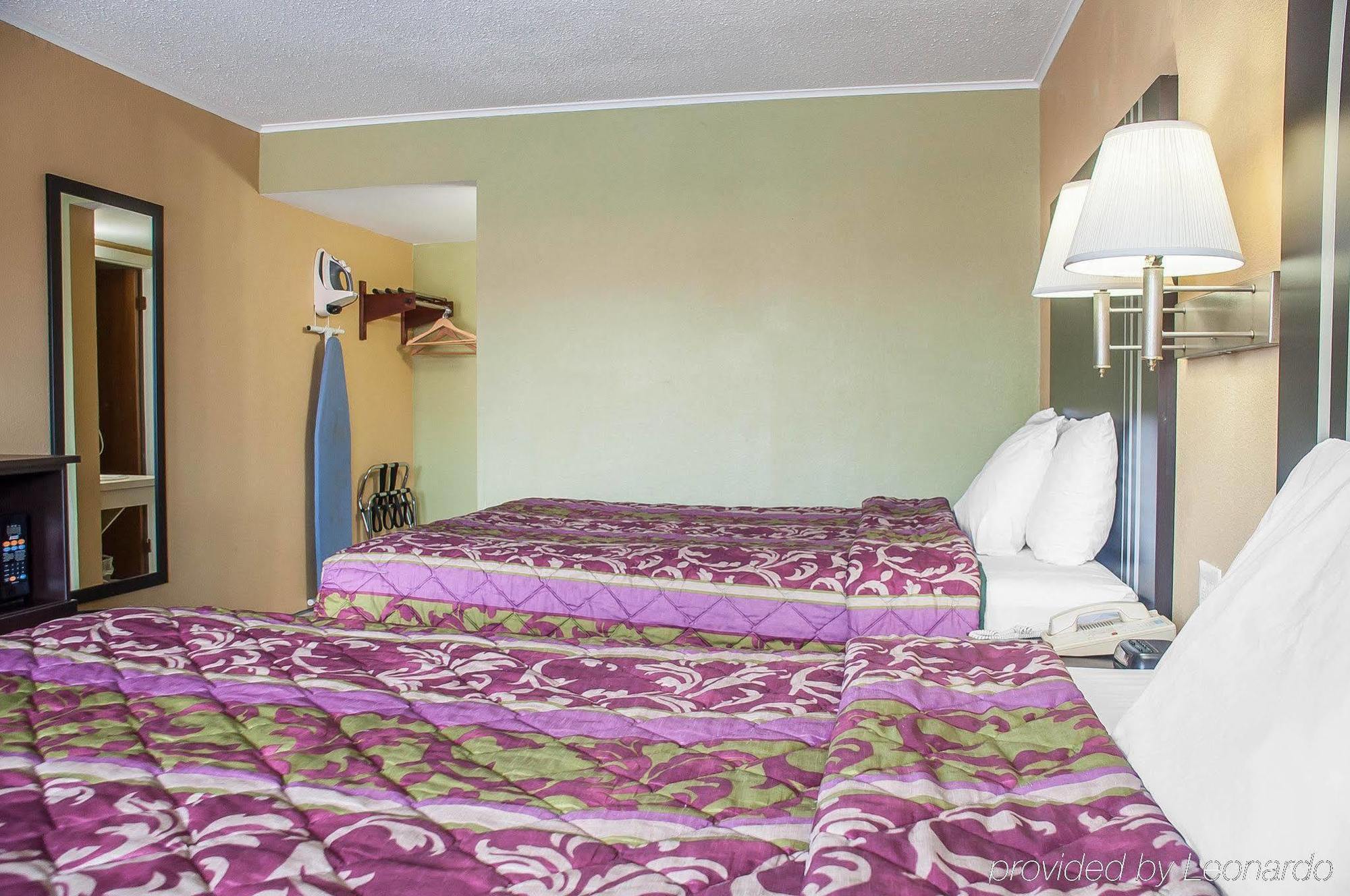 Amherst Inn & Suites Buitenkant foto