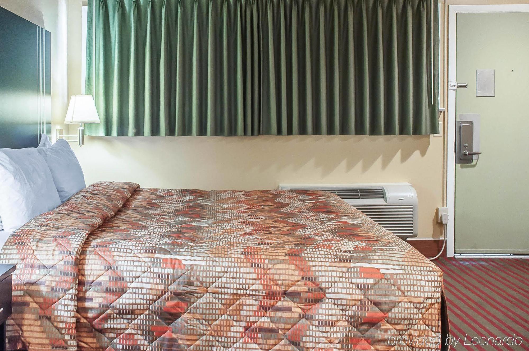 Amherst Inn & Suites Buitenkant foto