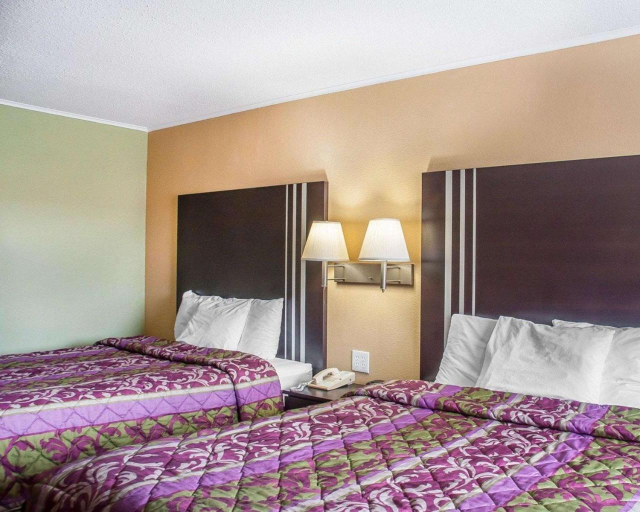 Amherst Inn & Suites Buitenkant foto