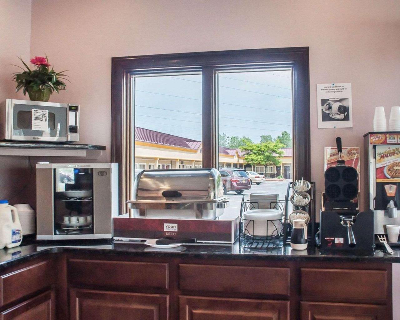 Amherst Inn & Suites Buitenkant foto
