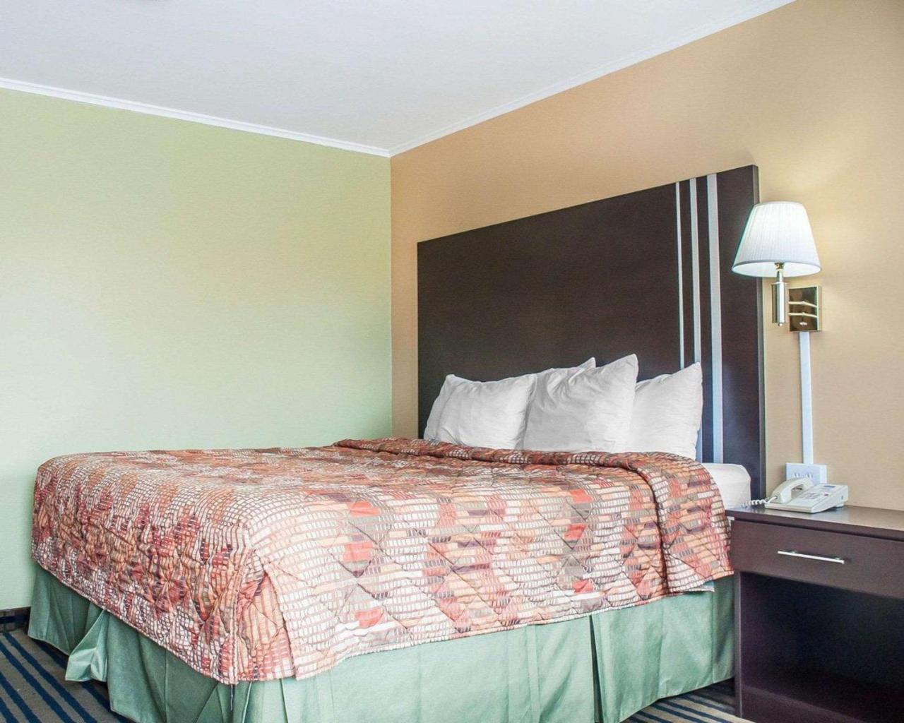Amherst Inn & Suites Buitenkant foto