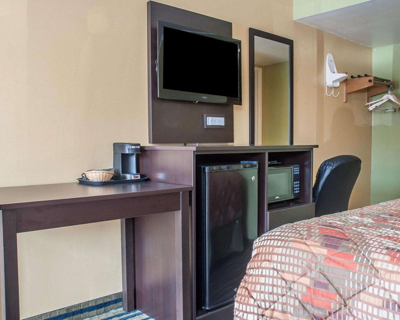 Amherst Inn & Suites Buitenkant foto
