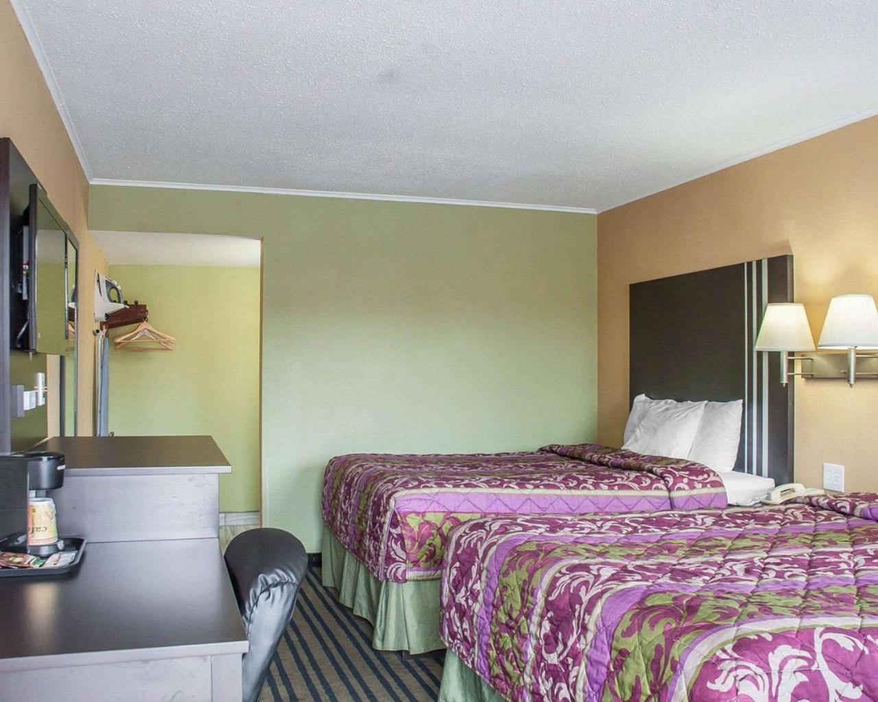 Amherst Inn & Suites Buitenkant foto