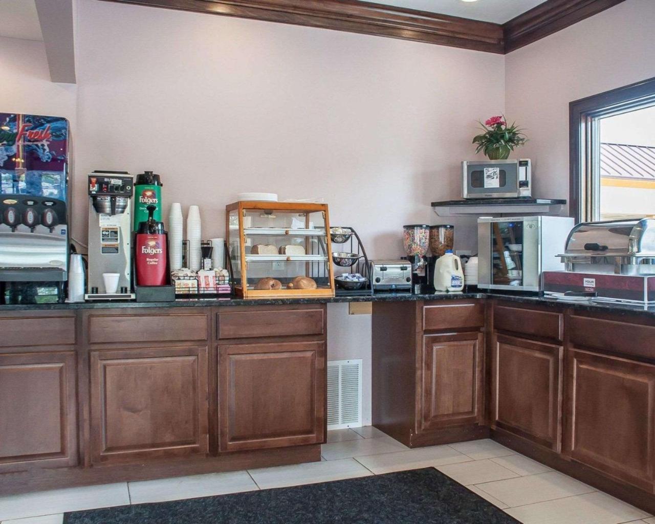 Amherst Inn & Suites Buitenkant foto