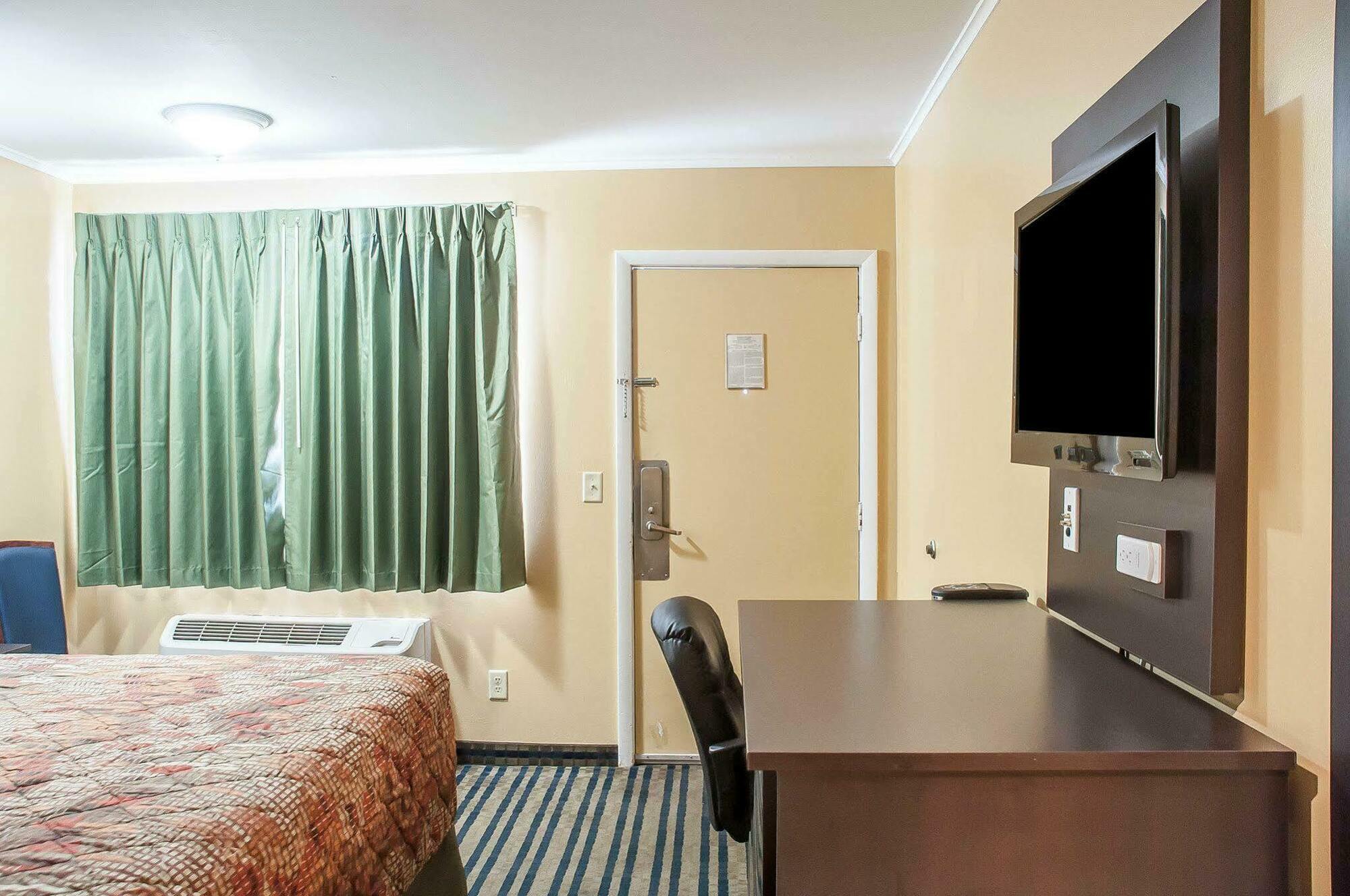 Amherst Inn & Suites Buitenkant foto