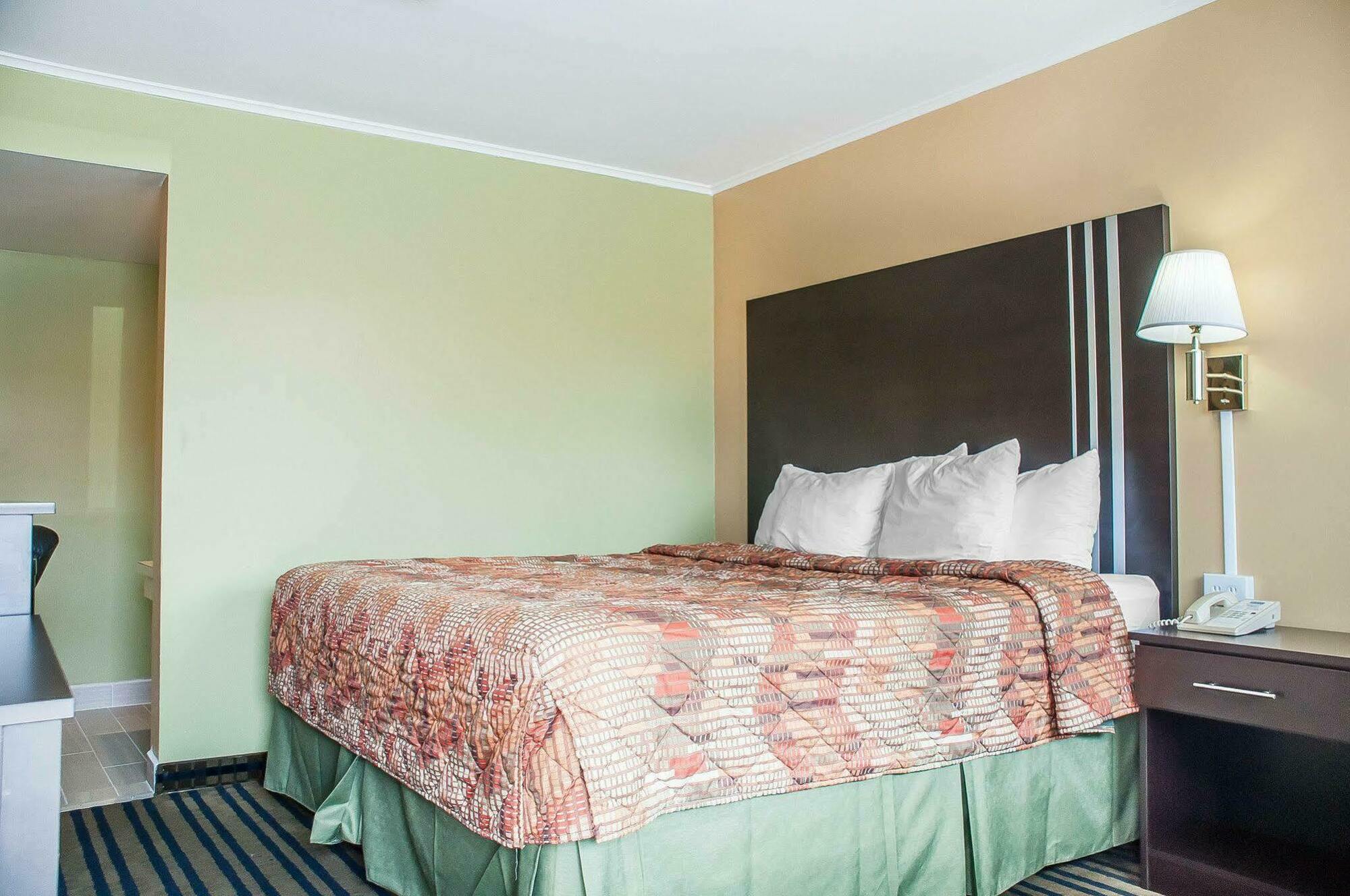 Amherst Inn & Suites Buitenkant foto